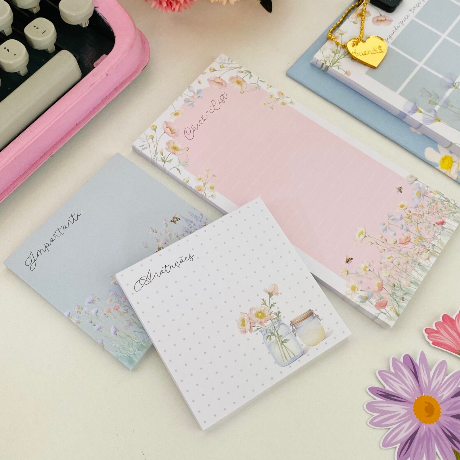 trio de bloquinhos com 40 folhas abelha rainha trio de bloquinhos com 40 folhas abelha rainha