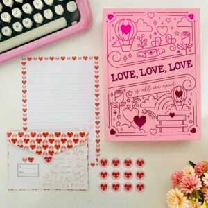 caixa com 12 papéis de carta decorados e envelopes love is all we need